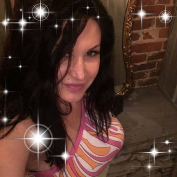 Meet your Posher, Laura - Picture 1 of 1